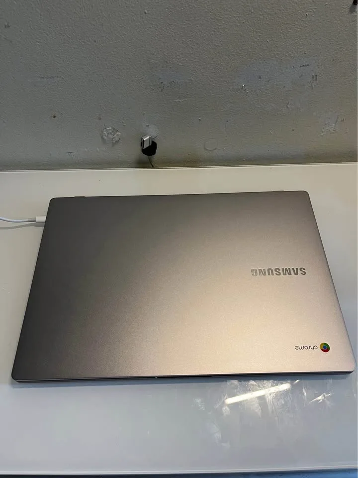 Samsung Chromebook plus 15.6” Like New image indicator(2)