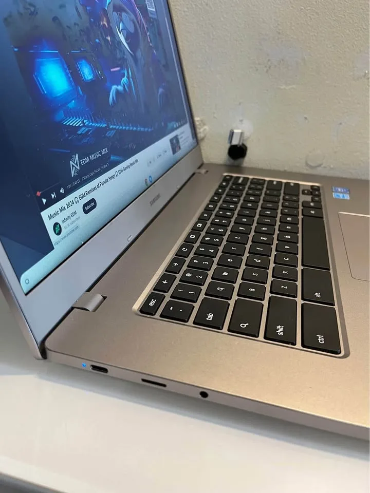 Samsung Chromebook plus 15.6” Like New image indicator(4)