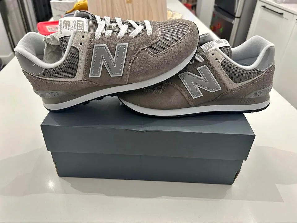 Brand New 574 Men’s New Balance Size 9 thumbnail