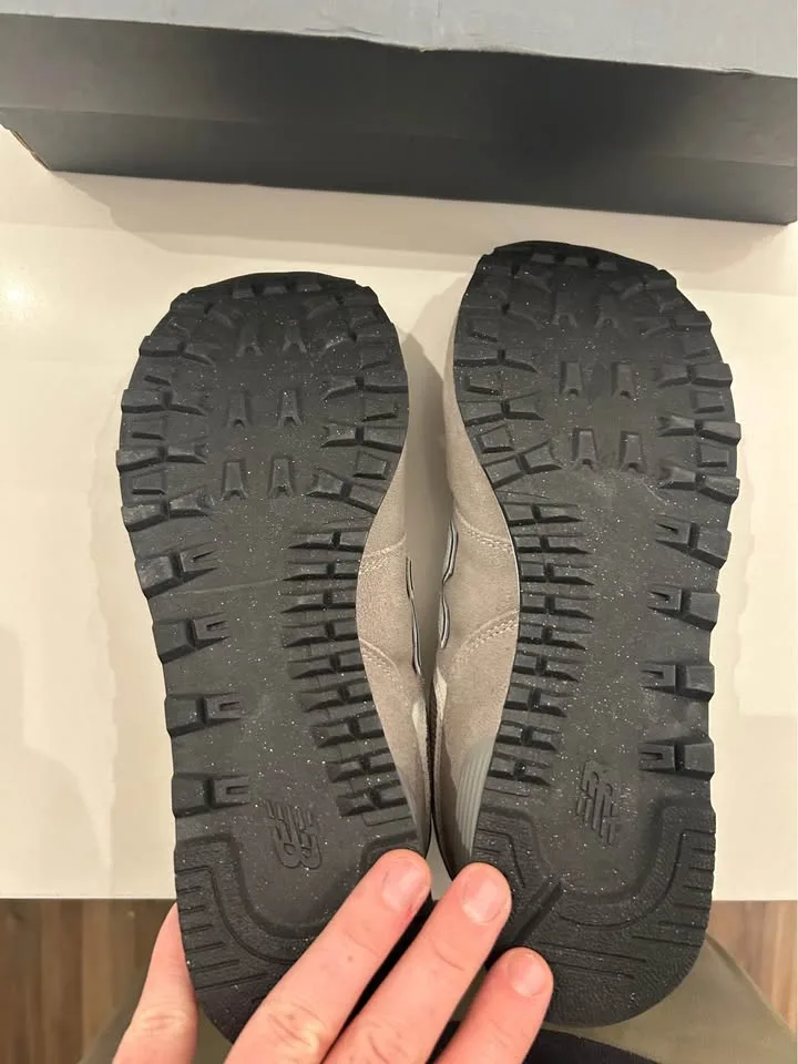 Brand New 574 Men’s New Balance Size 9 image indicator(3)