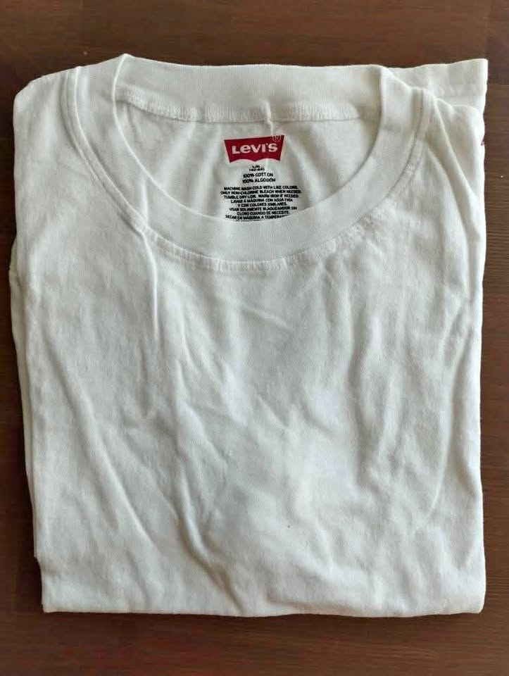 3 Levi’s White T-Shirts – Like New (Size L, Fit Like M)