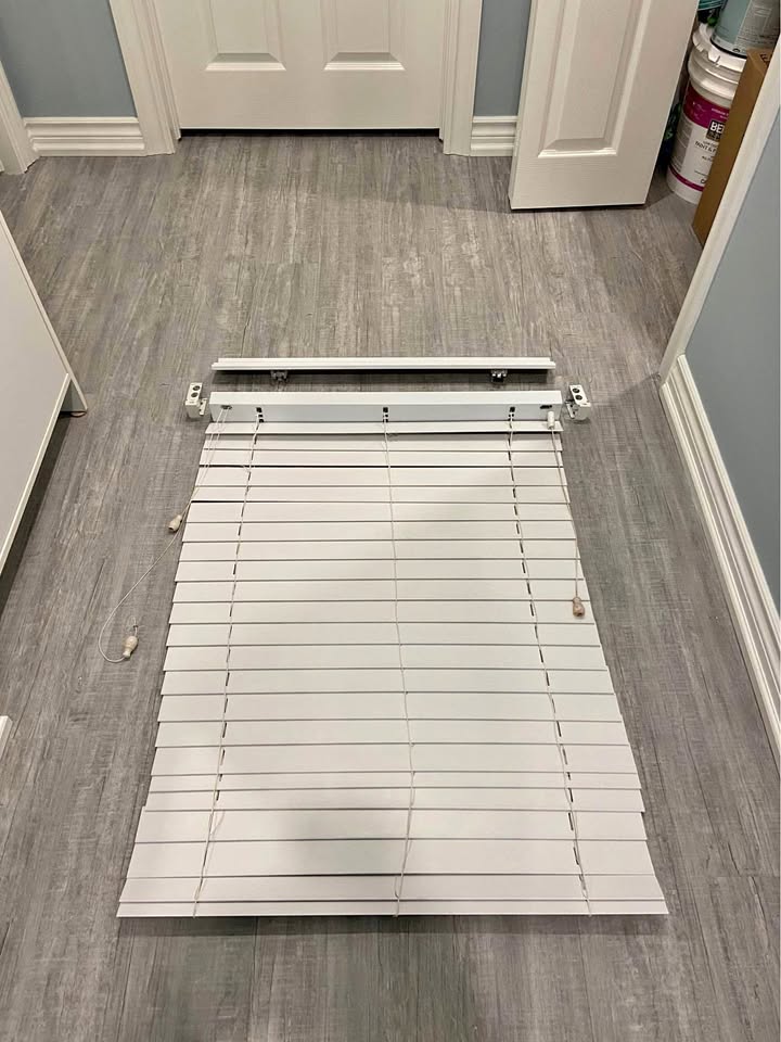 White horizontal blinds