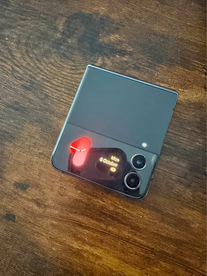 Galaxy Flip 4 phone unlocked