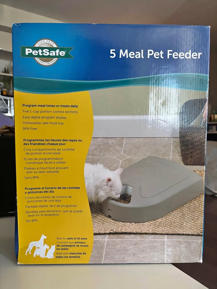 Pet auto feeder