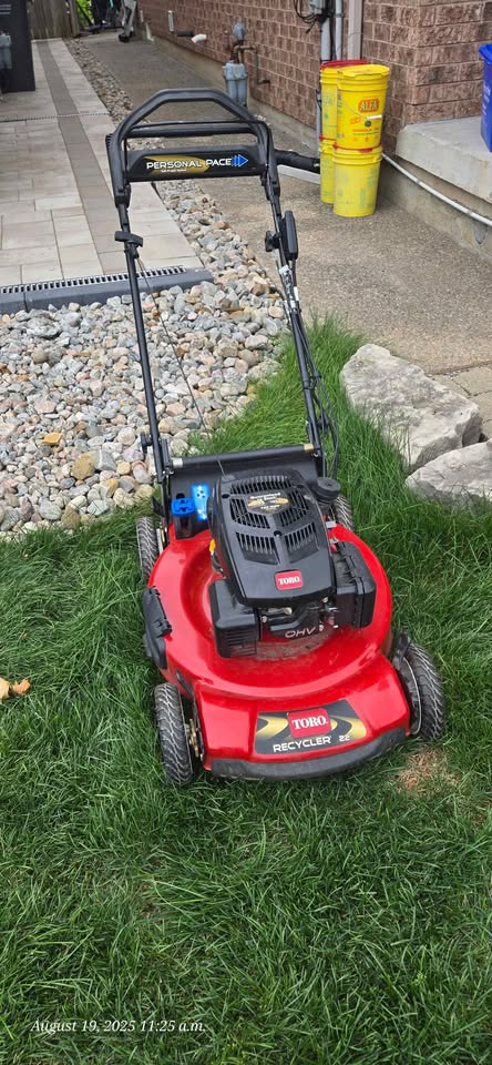 Toro 22" recycler self propelled lawn mower - photo 2