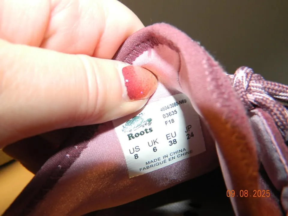 WOMENS ROOTS RUNNERS size 8..LIKE NEW image indicator(4)
