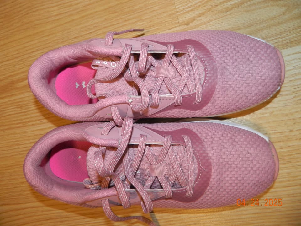 WOMENS UNDER ARMOUR SHOES size 9...EUC.. - photo 2