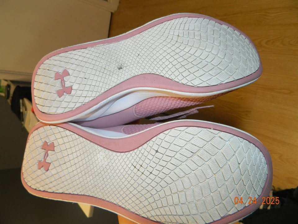 WOMENS UNDER ARMOUR SHOES size 9...EUC.. - photo 3