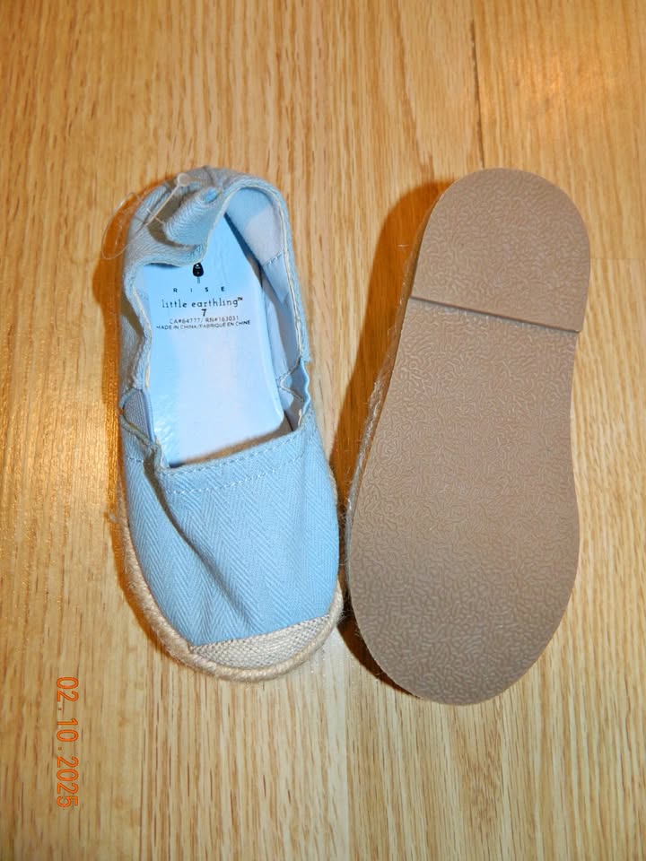 NWOT TODDLER LITTLE EARTHLING ESPRADRILLE SHOES size 7