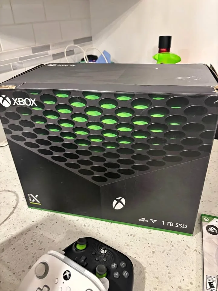 Xbox Series X Bundle – Like New thumbnail
