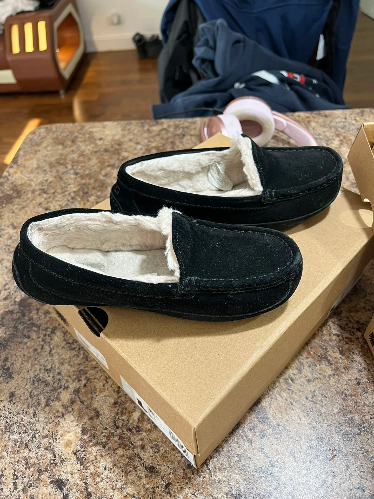 Kids Ugg Loafers Sz 3 image indicator(2)