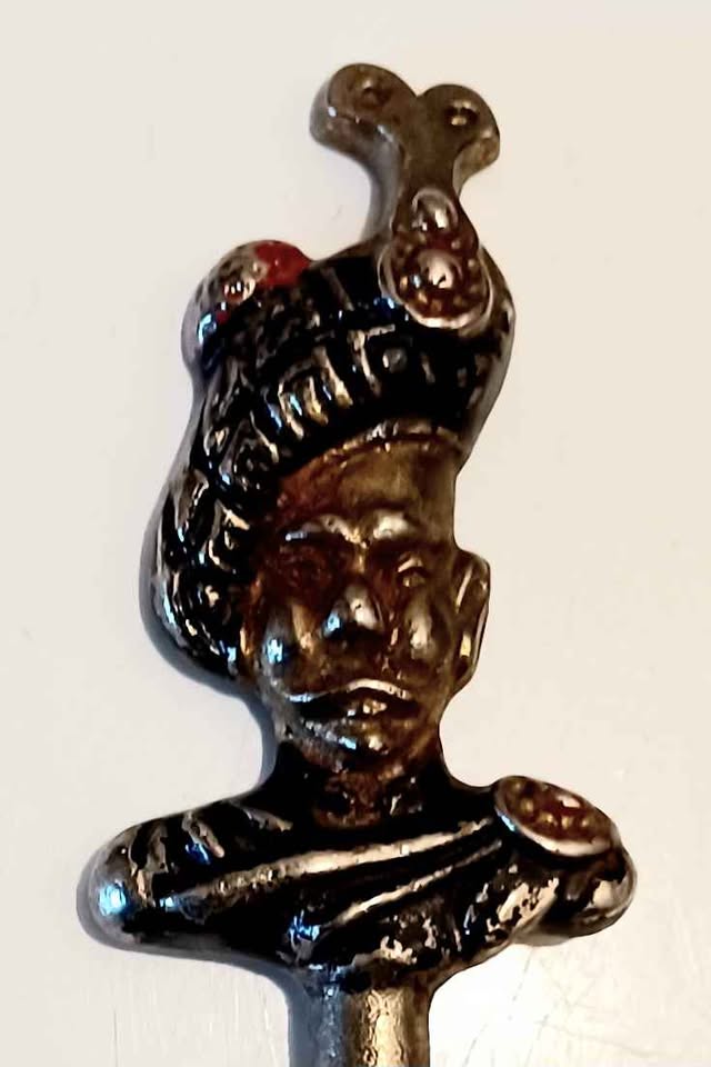 Vtg.Scottish Soldier's Head & Shield - photo 2