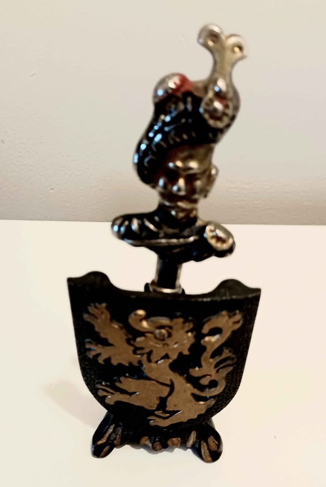 Vtg.Scottish Soldier's Head & Shield - photo 3