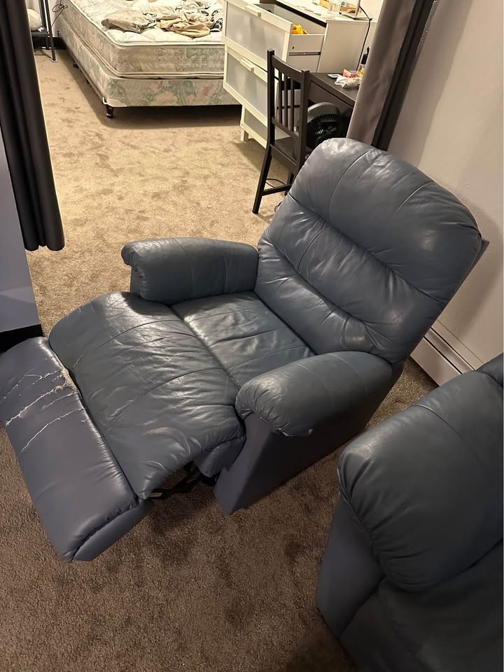 Used blue reclining chair - photo 2