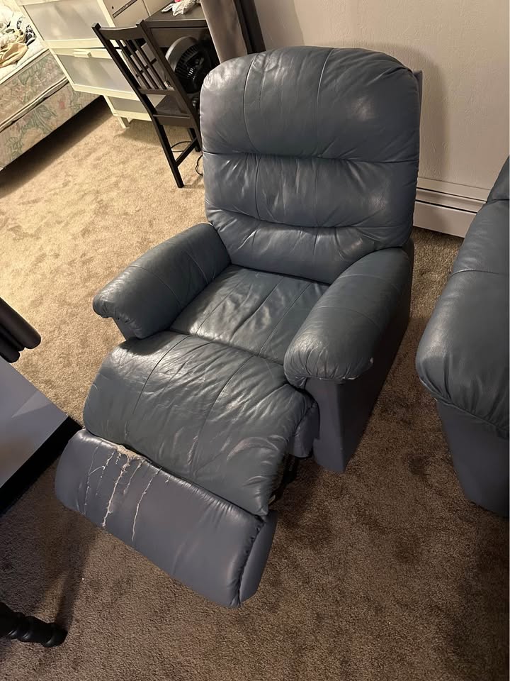 Used blue reclining chair - photo 3