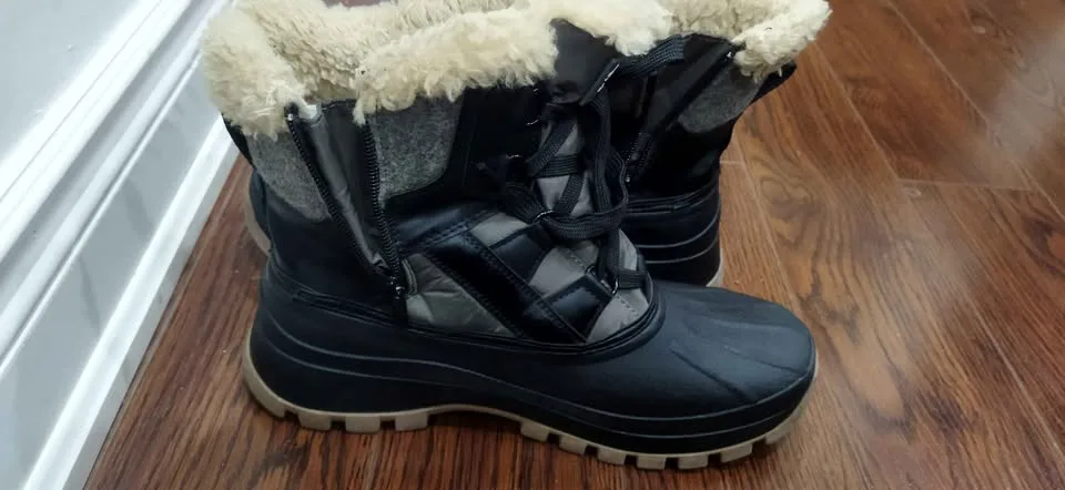 Winter Boots – Size 10 (US) image indicator(2)