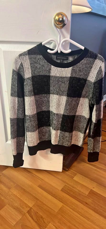 Cozy grey and black sweater
