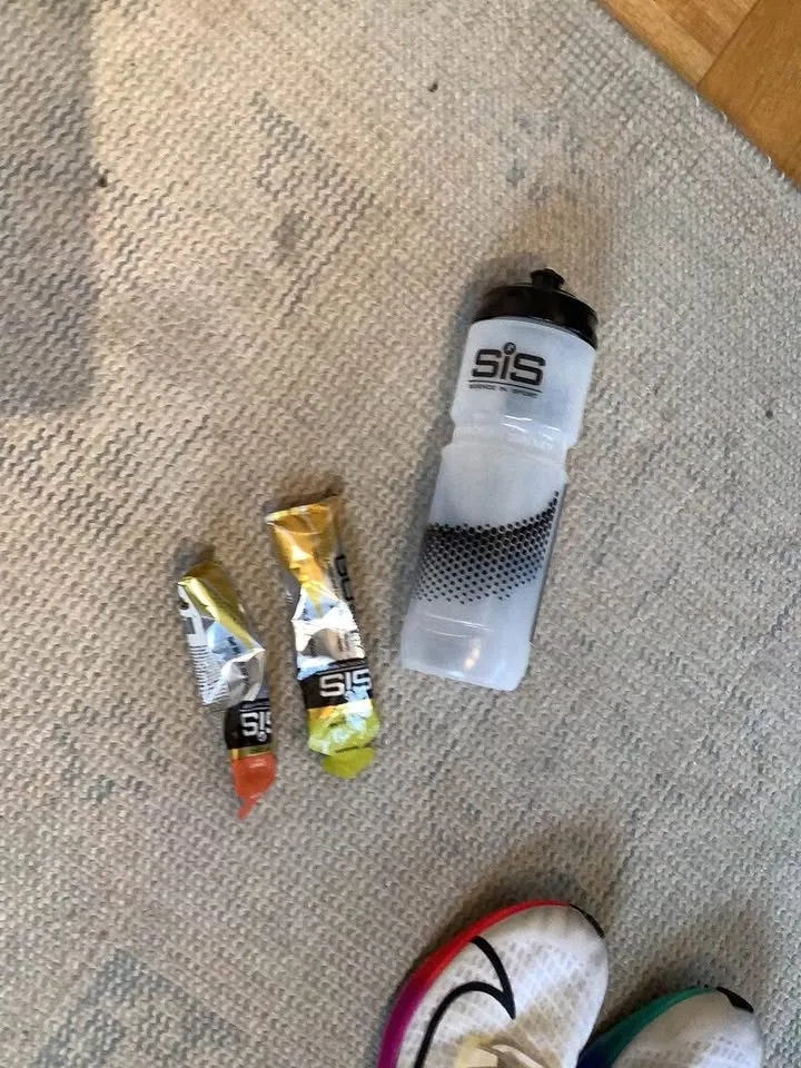 Women’s Running Bundle with Nike shoes and SIS bottle/gels image indicator(2)