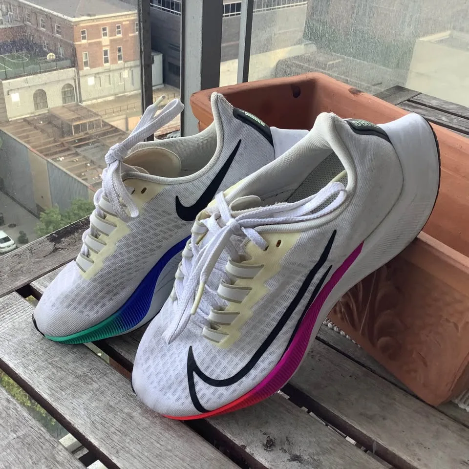 Women’s Running Bundle with Nike shoes and SIS bottle/gels image indicator(4)