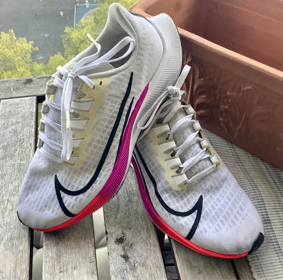 Women’s Running Bundle with Nike shoes and SIS bottle/gels image indicator(5)