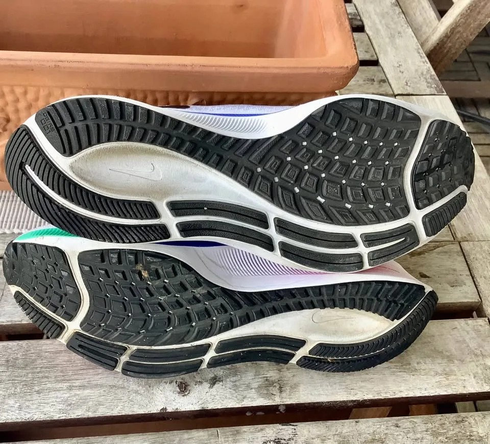 Women’s Running Bundle with Nike shoes and SIS bottle/gels image indicator(6)