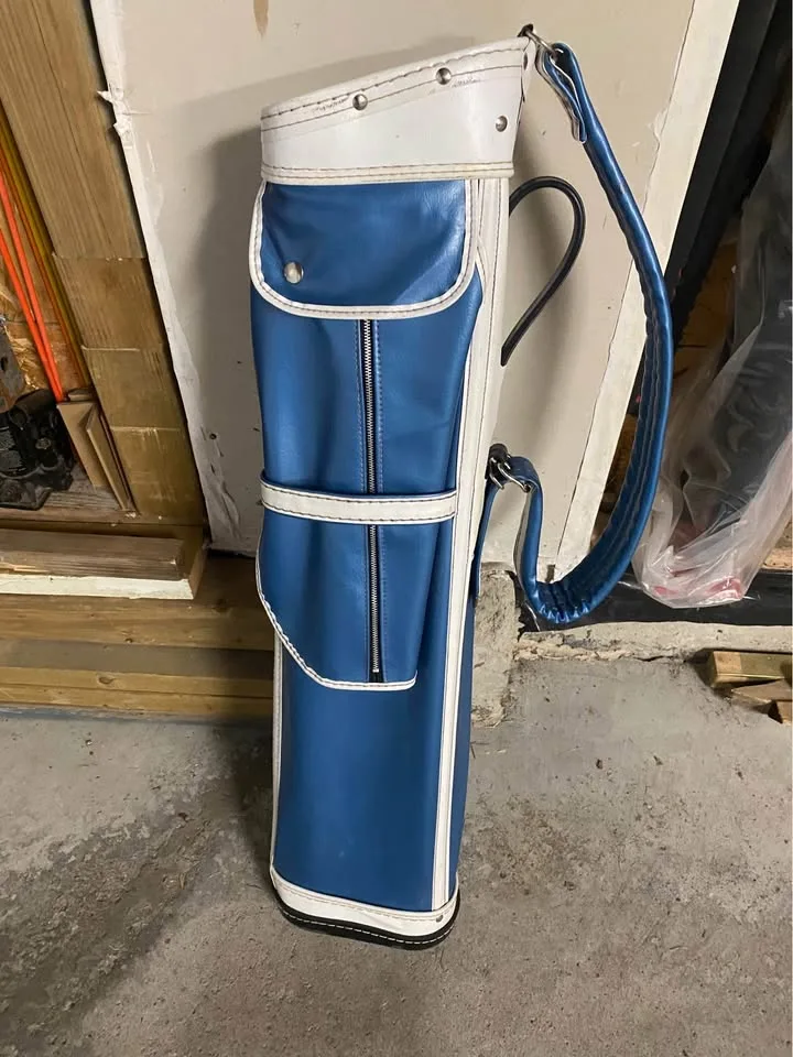 Vintage golf bag and golf clubs image indicator(5)