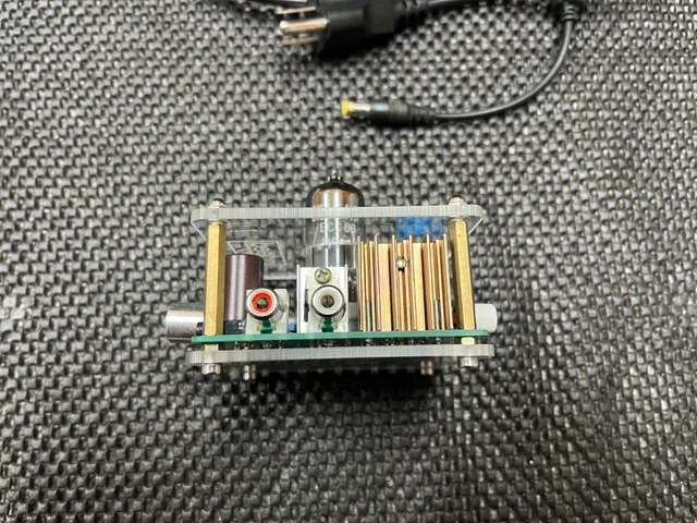 Indeed Headphone Hybrid Tube Amp With 3 Tubes, AS-IS Need Work image indicator(8)