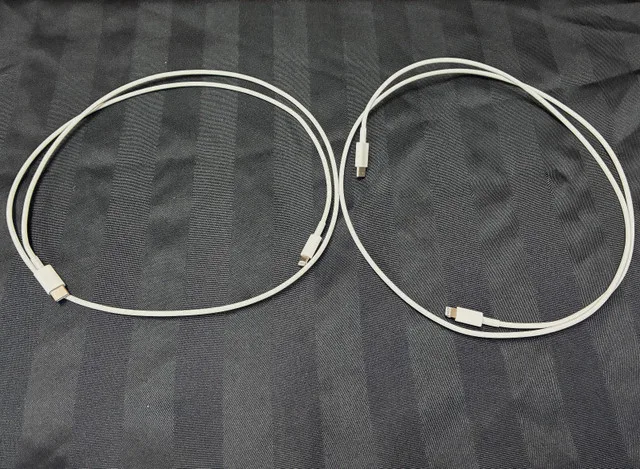 Apple Lightning Cables, Adapters, and Dongles image indicator(5)