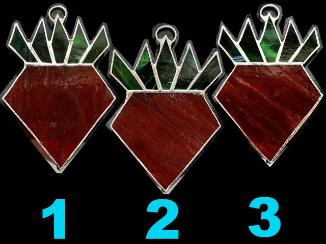 Handmade Stained Glass Three Angular Strawberries image indicator(9)