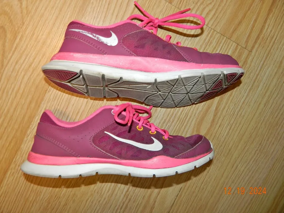 NIKE SHOES size 6.5...VGUC but soles still great thumbnail