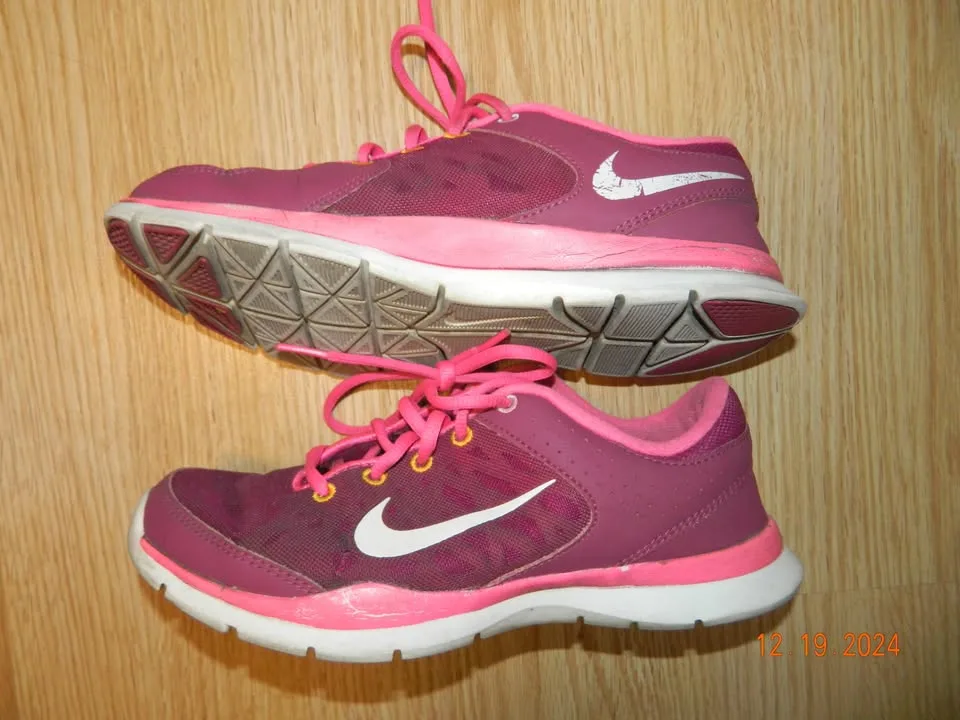 NIKE SHOES size 6.5...VGUC but soles still great image indicator(3)