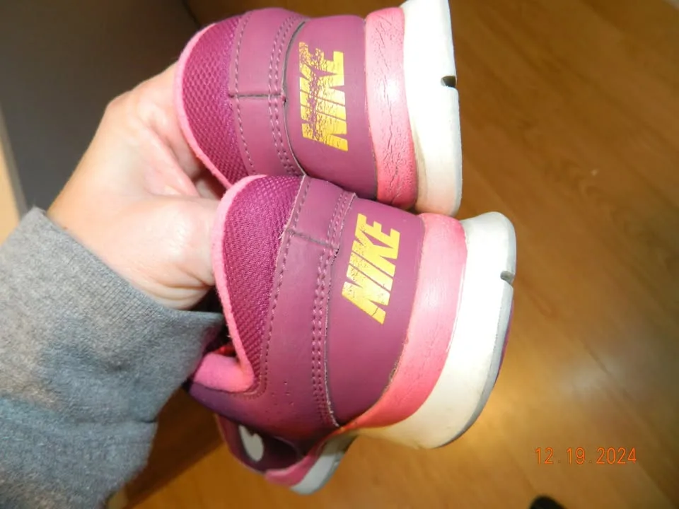 NIKE SHOES size 6.5...VGUC but soles still great image indicator(4)