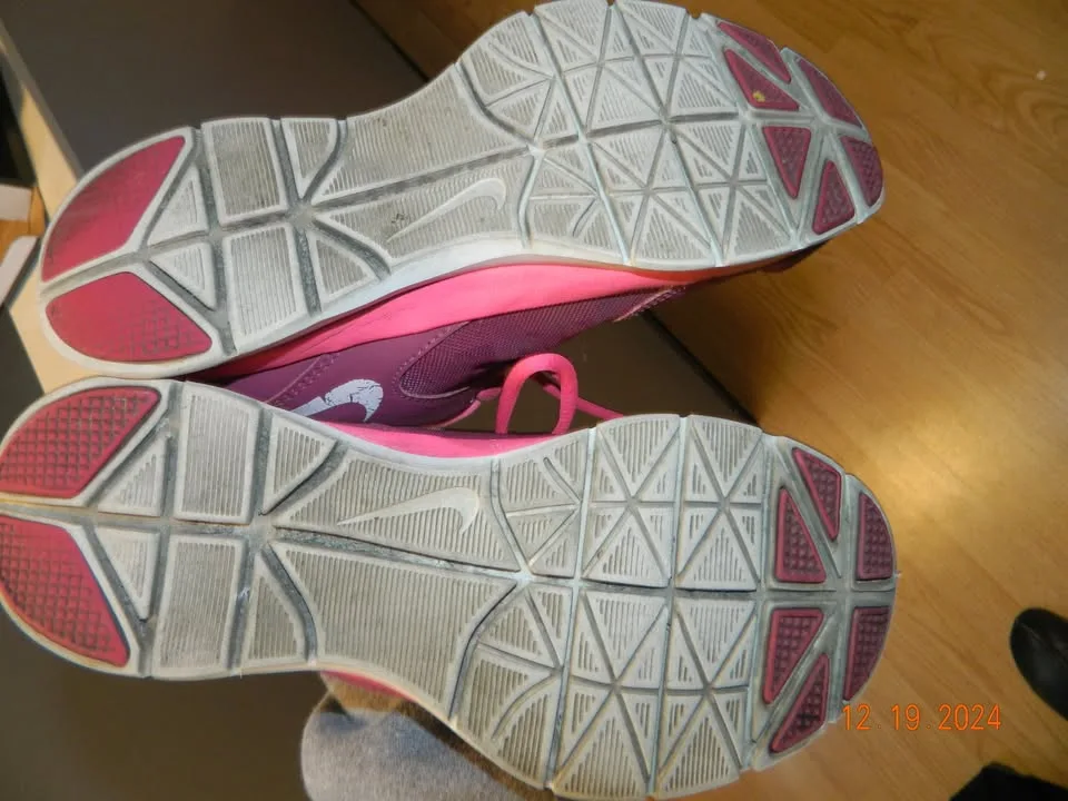 NIKE SHOES size 6.5...VGUC but soles still great image indicator(5)