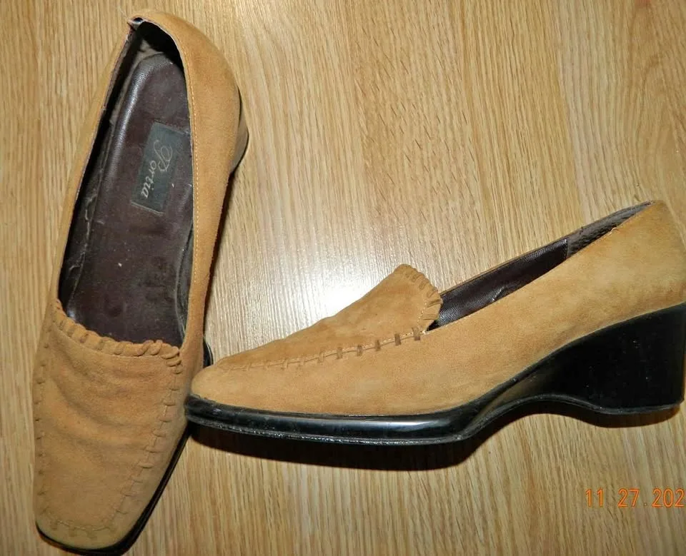 PORTIA SUEDE SHOES...LADIES SIZE 7.5...VGUC-EUC thumbnail