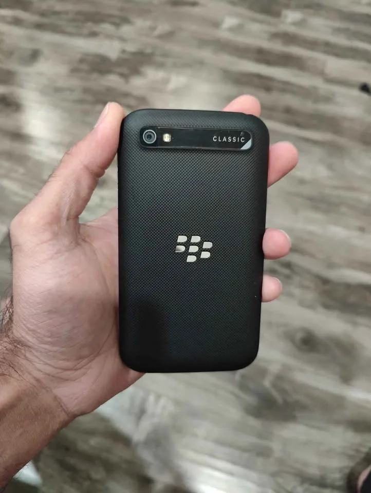 Blackberry Classic 4G LTE (Very Rare Model) image indicator(2)