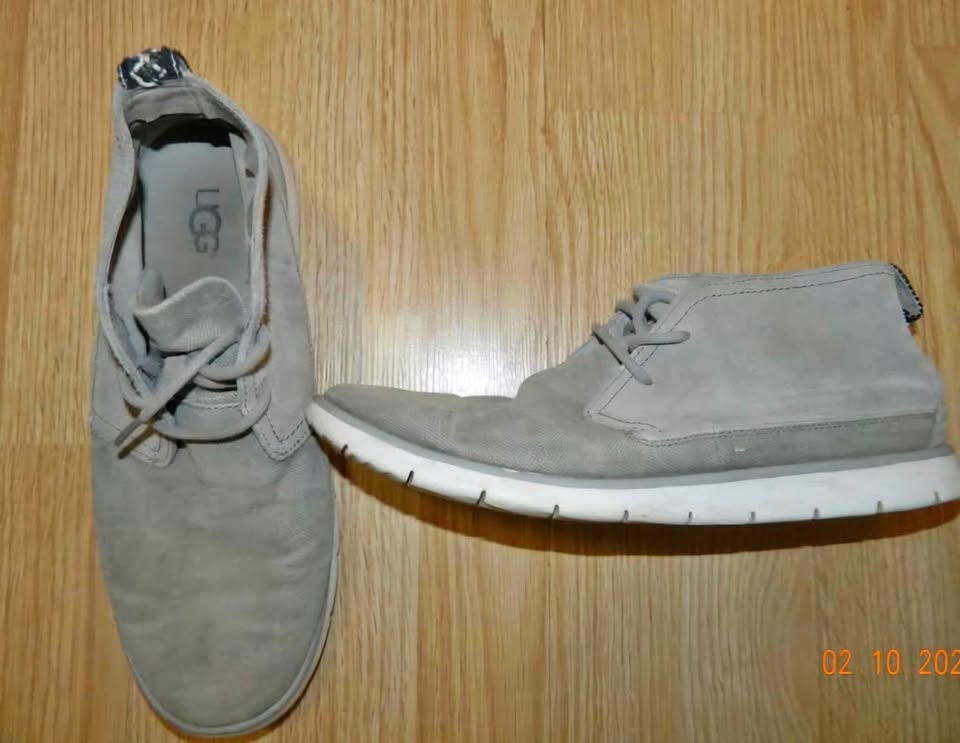 MENS UGG FREAMON CHUKKA shoes...size 8...VGUC-EUC