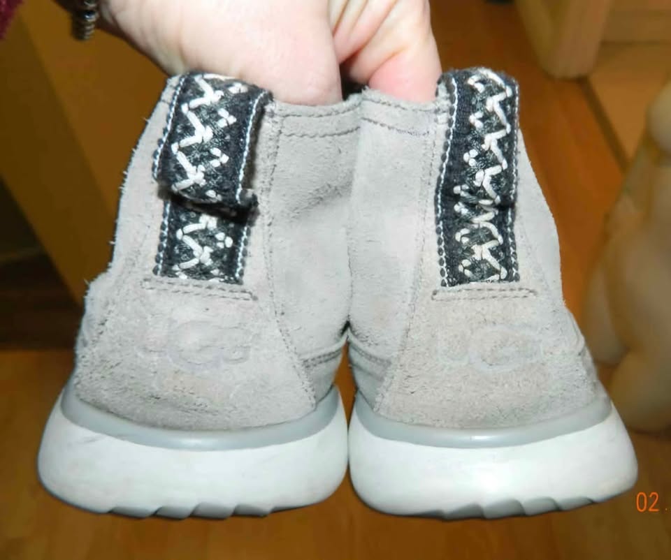 MENS UGG FREAMON CHUKKA shoes...size 8...VGUC-EUC - photo 2