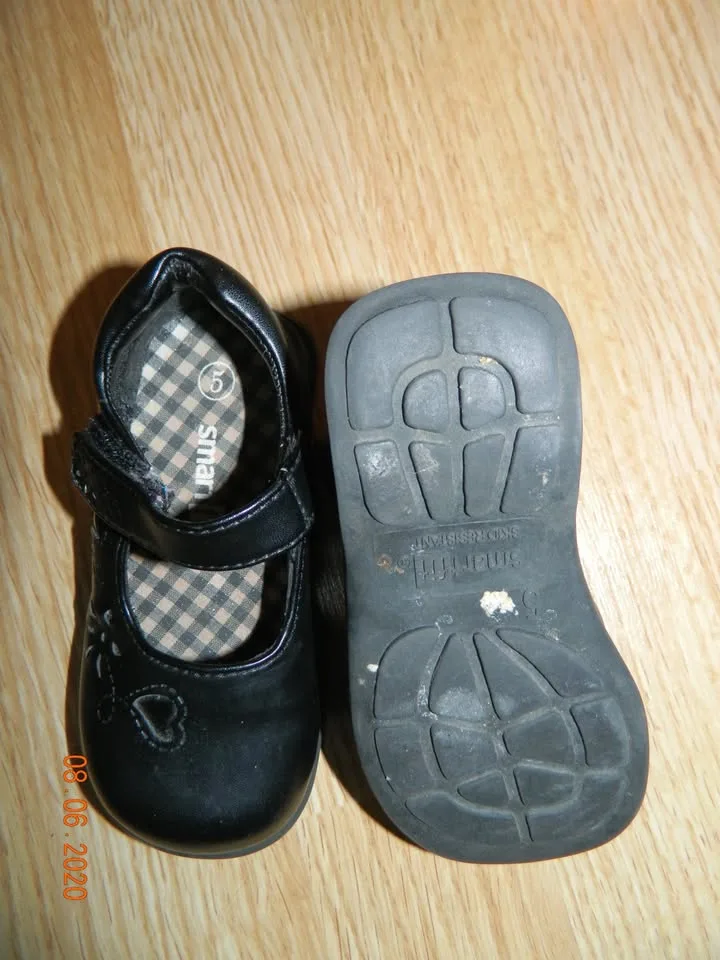 TODDLER GIRLS SMART FIT SHOES...SIZE 5 image indicator(2)