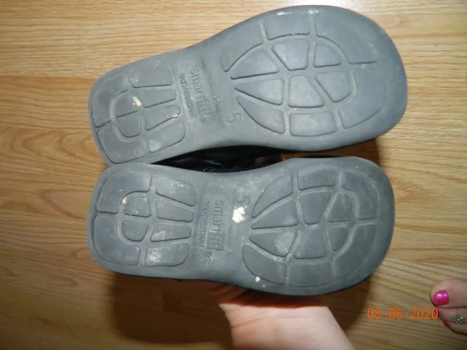 TODDLER GIRLS SMART FIT SHOES...SIZE 5 image indicator(3)