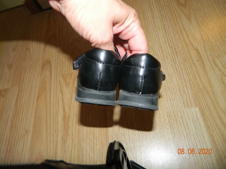 TODDLER GIRLS SMART FIT SHOES...SIZE 5 image indicator(4)