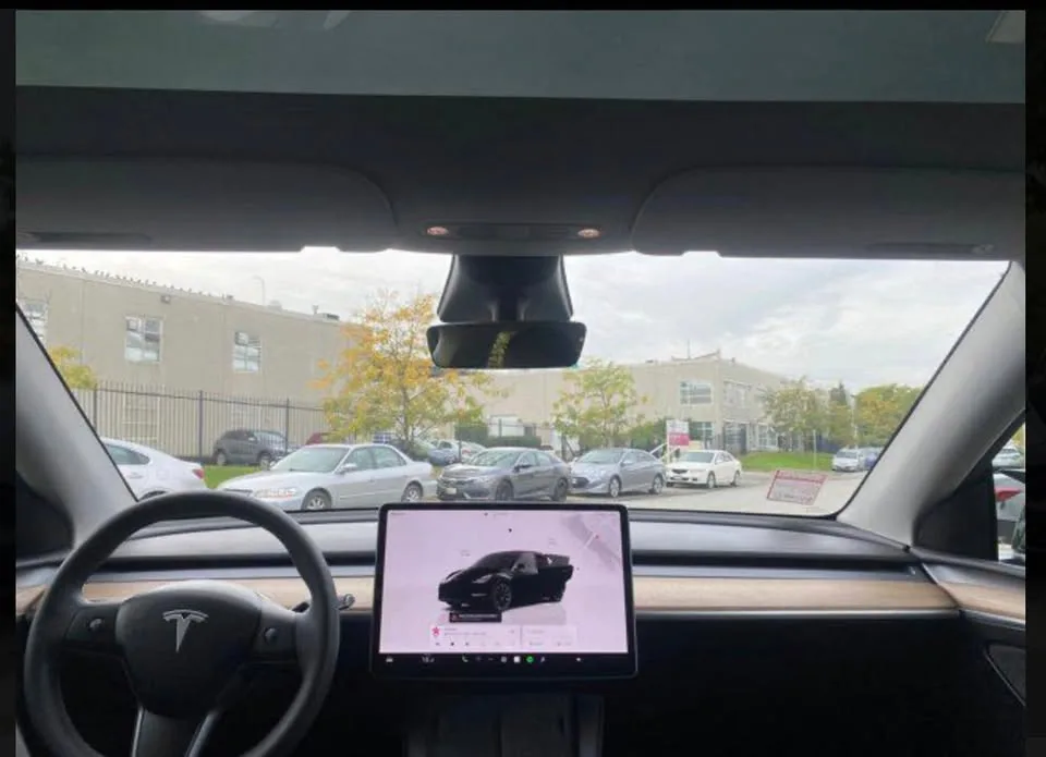2023 Tesla Y Long Range image indicator(2)