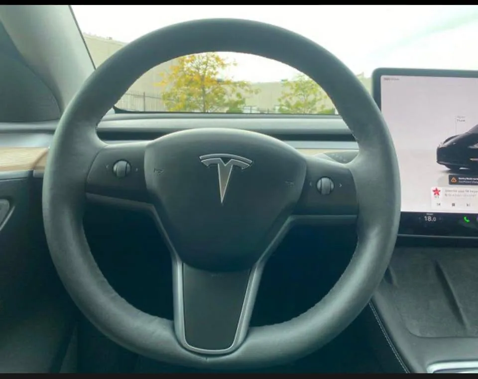 2023 Tesla Y Long Range image indicator(4)