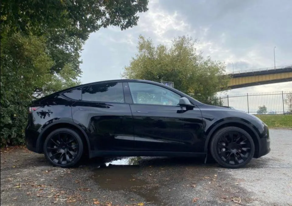 2023 Tesla Y Long Range image indicator(5)