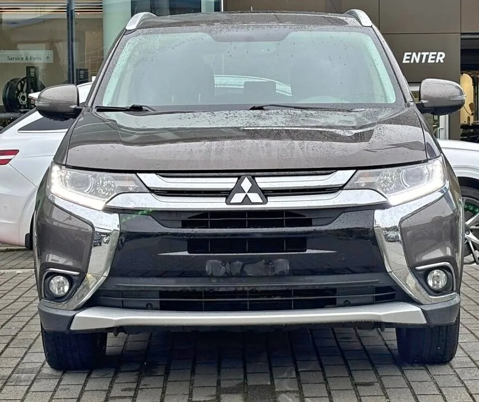 2016 Mitsubishi Outlander ES thumbnail