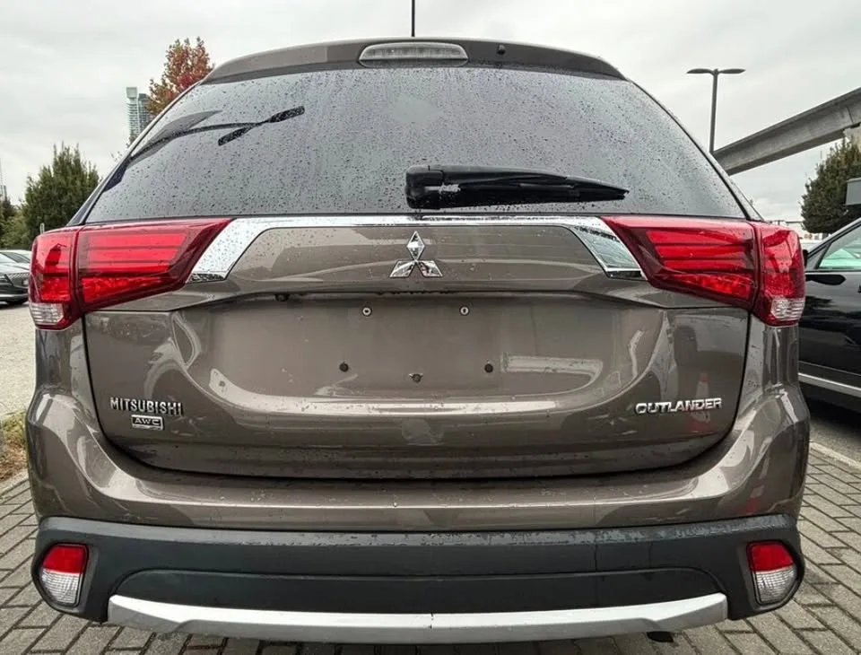 2016 Mitsubishi Outlander ES image indicator(3)