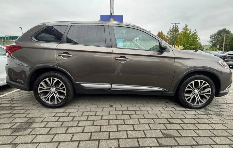 2016 Mitsubishi Outlander ES image indicator(4)