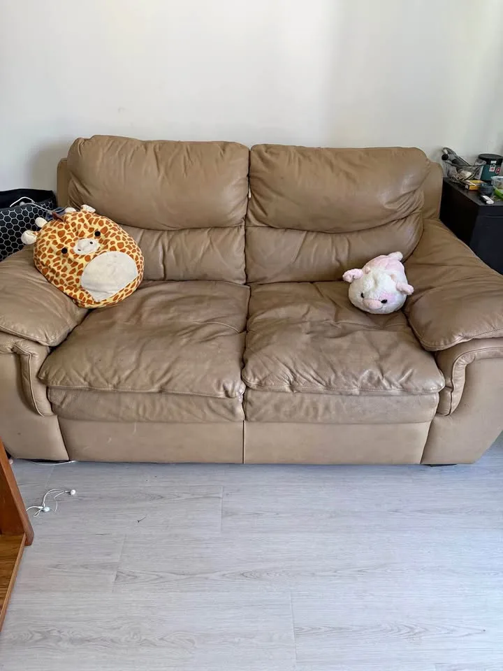 Loveseat - leather thumbnail