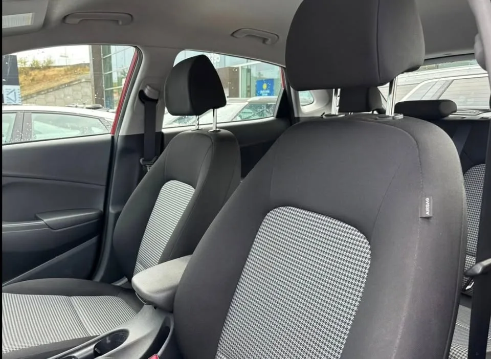 2019 Hyundai Kona Essential AWD image indicator(3)