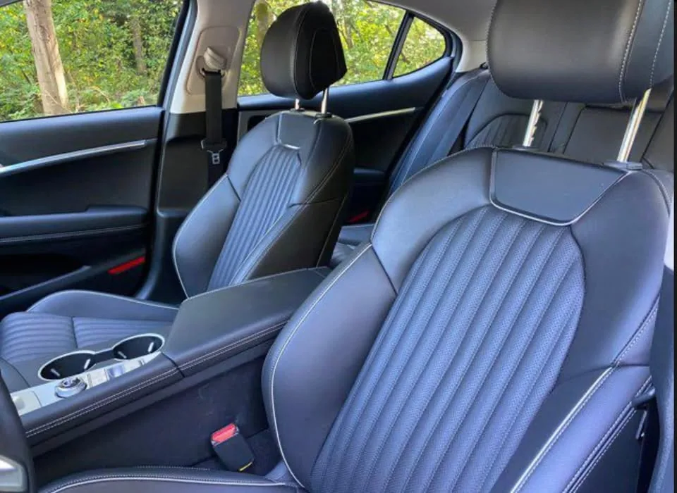 2026 Genesis G70 2.5T Prestige image indicator(5)