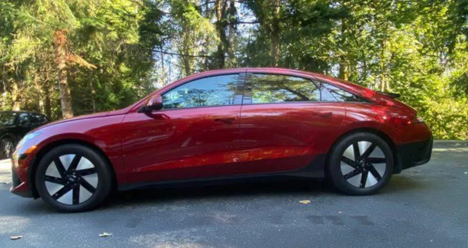 2023 Hyundai IONIQ 6 Preferred Long Range image indicator(2)